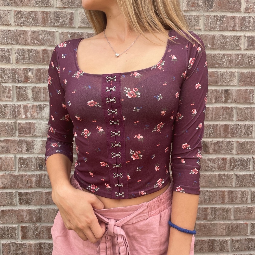 🌺Floral Design🌺 Cute Crop Top - Size M